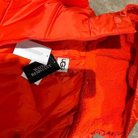 Women’s UGG water, resistant puffer, jacket, size large - Picture 5 of 9